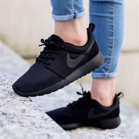 nike roshe zwart dames|Amazon.com: Nike Roshe Sneakers Women.